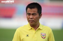 HLV Phạm Minh Đức: 'Văn Toàn nguy hiểm, Hà Tĩnh cố giữ sạch lưới'