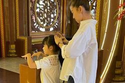 Con gái Mai Phương đến viếng mẹ trong ngày giỗ đầu