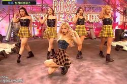 Hiếm hoi lắm stylist BLACKPINK mới chọn nhầm đồ diễn, lại đúng màn solo của Rosé
