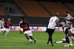 ĐIỂM NHẤN AC Milan 0-1 MU: Khoảnh khắc ngôi sao của Pogba. Milan vẫn cần Ibra