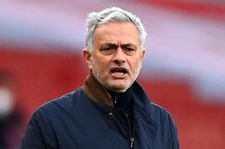 Tottenham bị loại khỏi Europa League đầy cay đắng, CĐV đòi sa thải Mourinho