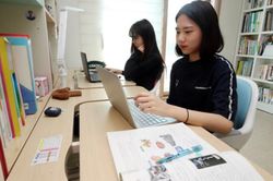 Hàn Quốc: Giáo dục chật vật với ứng dụng học trực tuyến