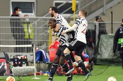 Pogba giúp MU vào tứ kết Europa League