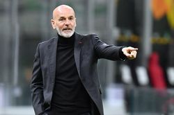 HLV AC Milan từ chối bắt tay Solskjaer