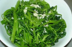 Sai lầm đặc biệt gây hại khi ăn rau muống nhiều người mắc mà chẳng biết