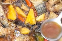 Cá nục đang mùa vừa rẻ vừa tươi, kho cùng thứ quả này đảm bảo thơm ngon, đậm đà, ăn cùng cơm nóng cả nồi cũng 'đánh bay'