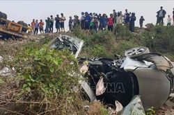 Tai nạn giao thông liên hoàn năm xe ô-tô trên Quốc lộ 9