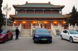 Quân đội Trung Quốc cấm xe Mỹ Tesla vì lý do an ninh