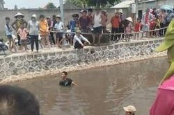 Hai anh em ruột chết đuối thương tâm ở sông gần nhà