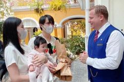 Đông Nhi lần đầu đưa con gái Winnie đi sự kiện