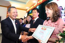 Biểu dương 41 gia đình công nhân, viên chức, lao động tiêu biểu