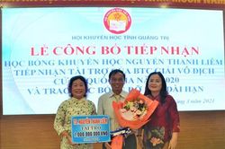 Tiếp nhận học bổng khuyến học Nguyễn Thanh Liêm