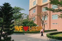 Sinh viên Nhân văn TP.HCM thắc mắc về chỗ gửi xe, nơi nghỉ trưa