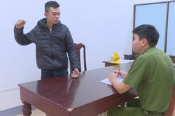 3 cô gái phục vụ quán karaoke bị nhốt, đánh đập trong phòng trọ