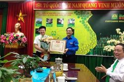 Thanh Hóa: Tặng bằng khen tài xế nhảy sông cứu cô gái gieo mình tự tử