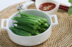 Thêm 1 giọt này vào nồi, đậu bắp luộc không bị nhớt lại xanh mướt