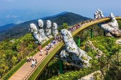 Cầu Vàng Đà Nẵng được báo Anh xướng tên 'kỳ quan mới của thế giới'