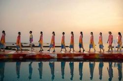 Hoa hậu Đỗ Thị Hà, Á hậu Phương Nga catwalk