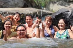 6 con trưởng thành nhờ gánh bánh bao của mẹ