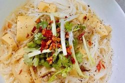 Chán cơm thèm đủ thứ, gái đảm văn phòng tự tay hô biến bữa trưa thành giờ thưởng thức ẩm thực tứ phương 'ngon tuyệt cú mèo'