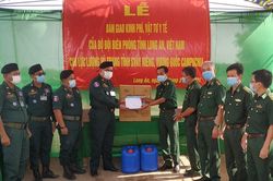 Hỗ trợ lực lượng vũ trang tỉnh Svay Rieng chống dịch