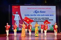 Những nghệ sĩ-chiến sĩ 'hai giỏi'