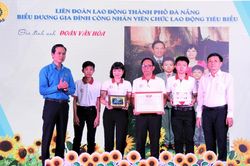 Tuyên dương 50 gia đình công nhân viên chức lao động tiêu biểu