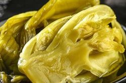 Muối dưa cải đừng chỉ cho muối, thêm một bước này dưa vừa nhanh giòn ngon, không khú