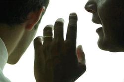 Vợ xấu hổ vì thói quen 'chém gió' của chồng
