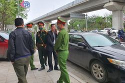 Cơ quan Cảnh sát điều tra vào cuộc vụ đỗ xe giữa ngã tư để ngủ và chống lại CSGT