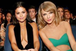 Tình bạn 16 năm của Selena Gomez và Taylor Swift