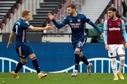 Odegaard đang nâng tầm Arsenal như Oezil trước đây
