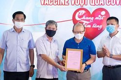 HLV Park Hang-seo ủng hộ quỹ mua vắc-xin ngừa Covid-19