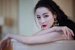 Ngắm nhan sắc của 'mỹ nữ vạn người mê' Địch Lệ Nhiệt Ba
