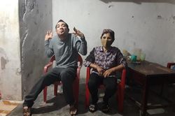 Mẹ già đơn thân đau đáu nỗi lo con trai bại não, nhiễm chất độc da cam