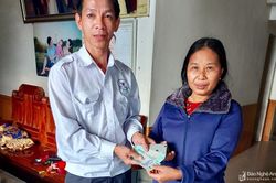Lái xe taxi ở Nghệ An tìm người đánh rơi tiền, điện thoại để trao trả