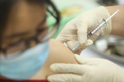 Tiêm thử nghiệm vaccine COVIVAC phòng COVID-19 đợt hai