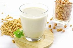 Cách làm sữa đậu nành thơm ngon tại nhà giúp đẹp da, đẹp dáng