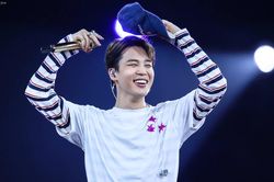 Jimin (BTS) trở thành nghệ sĩ Kpop đầu tiên và duy nhất có 2 ca khúc solo trên nền tảng quốc tế