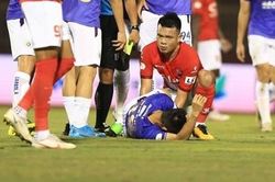 Hùng Dũng nhận chấn thương khủng khiếp trong ngày Hà Nội FC đại thắng