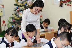 Lớp chứng chỉ chức danh nghề nghiệp dạy kiến thức cũ: Giáo viên đề xuất tự học