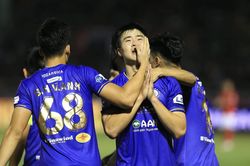 Thắng đậm CLB TP.HCM, Hà Nội FC tạm chiếm ngôi đầu bảng V-League