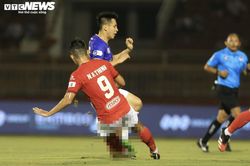 Đỗ Hùng Dũng bị gãy xương chày và xương mác