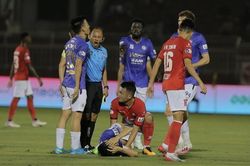 Từ vụ cầu thủ Hùng Dũng bị 'đốn' gãy chân: Chơi xấu trong thi đấu thể thao có thể bị phạt tới 25 triệu đồng