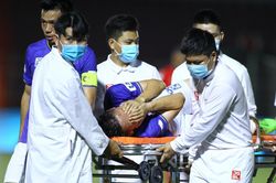 'Cay khóe mắt khi nhìn Hùng Dũng gãy chân'