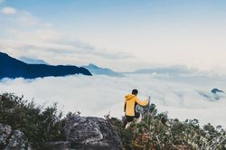 Làm gì khi bị say độ cao trong lúc leo núi