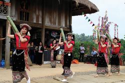 Mở lớp truyền dạy văn hóa phi vật thể cho dân tộc Thái tại Nghệ An