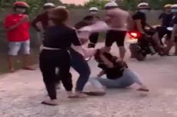 Nữ sinh bị lột đồ đánh ghen: 'Yêu râu xanh' lộ mặt... bao năm tù?
