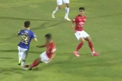 V- League hay… võ- League?
