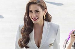 Võ Hoàng Yến khoe khéo vẻ quyến rũ